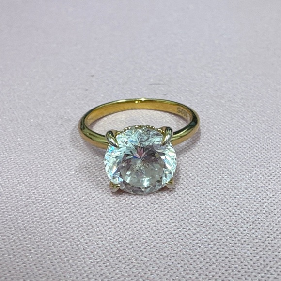 Gold Ring with Sparkling Clear Gemstone - Picture 1 of 1